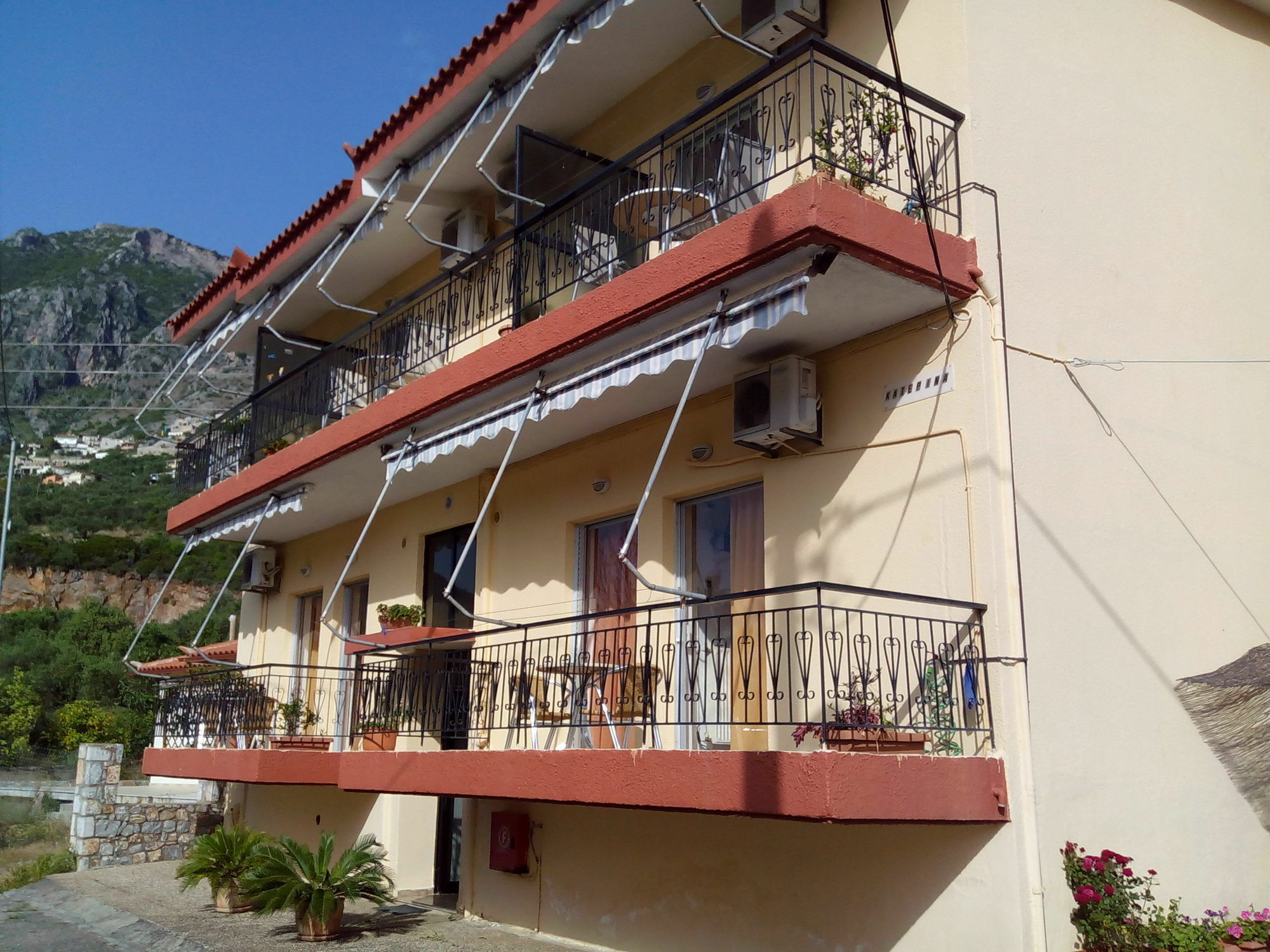 Katerina Apartments Каламата Экстерьер фото